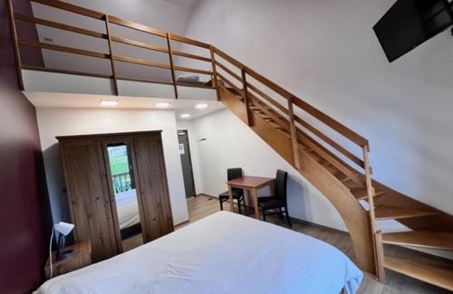 Mousny House | Auberge des Blancs Cailloux
