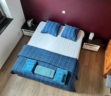 Mousny House | Auberge des Blancs Cailloux