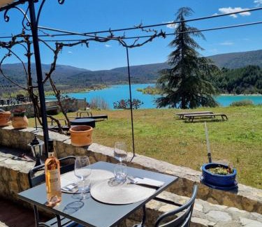 Les Salles-sur-Verdon Hotel | Auberge des Salles