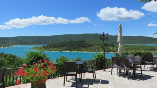 Les Salles-sur-Verdon Hotel | Auberge des Salles