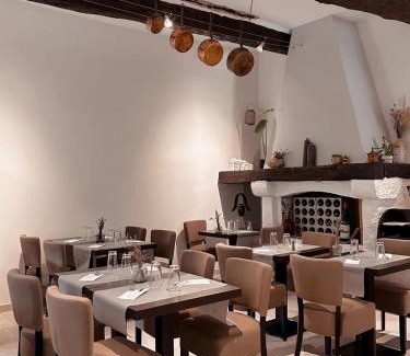 Le Bourguet Hotel | Auberge du Bourguet