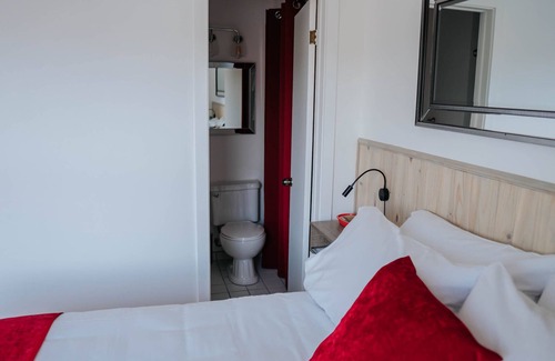 Saint-Hippolyte Bed & Breakfast | Auberge Lac du Pin Rouge