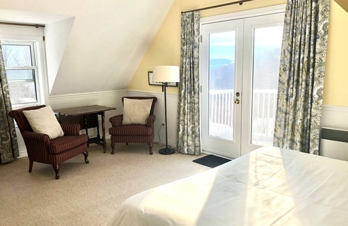 Hatley Bed & Breakfast | Auberge Le Tricorne