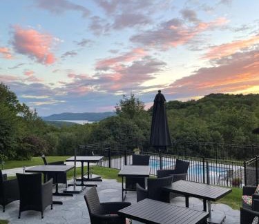 Hatley Hotel | Auberge Le Tricorne