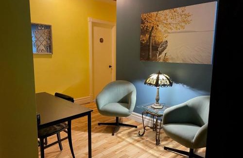 Jonquiere Hotel | auberge les deux tours