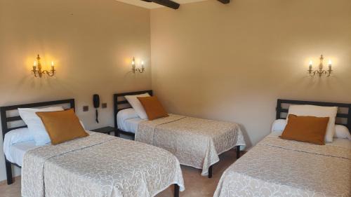 Conques-en-Rouergue Hotel | Auberge Saint Jacques