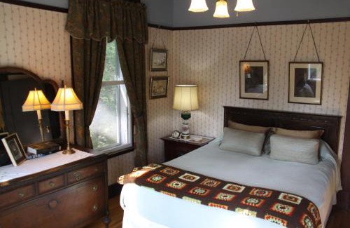 Saint-Simon-les-Mines Hotel | Auberge Taylor Manor