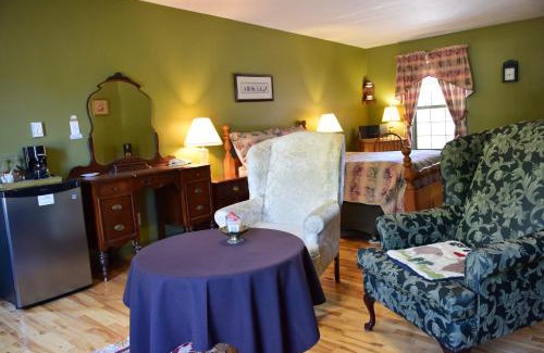 Lakeville Hotel | Auberge Wild Rose Inn
