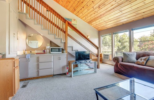 North Auburn Cottage | Auburn Cottage w/Patios & Garden - 3 Mi to Town!