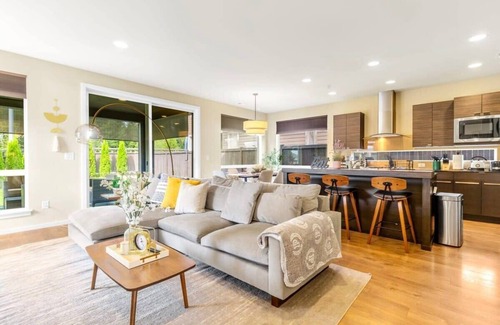 Auburn House | Auburn Designer’s 3B 2.5B Luxe Home |Covered Patio