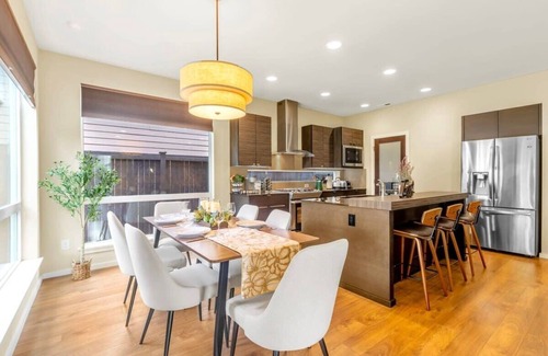 Auburn House | Auburn Designer’s 3B 2.5B Luxe Home |Covered Patio