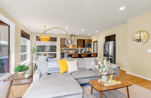 Auburn House | Auburn Designer’s 3B 2.5B Luxe Home |Covered Patio