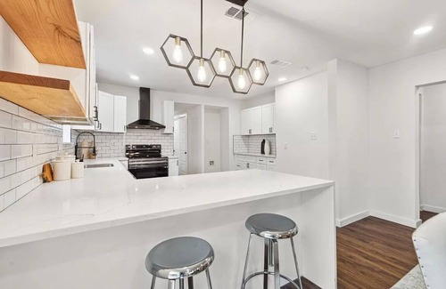 Dallas House | Auburn Haven: Spacious Retreat w/Modern Comforts