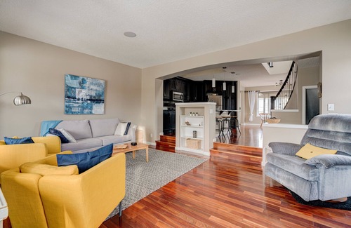 Southeast Calgary House | Auburn Oasis☀️near Mountains*South Health*Fish Creek*4 bdrms*4 bthrms*Sleeps 10