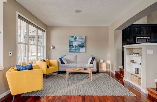 Southeast Calgary House | Auburn Oasis☀️near Mountains*South Health*Fish Creek*4 bdrms*4 bthrms*Sleeps 10