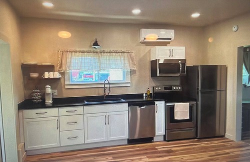 Vincennes Apartment | Auburn's Place - Newly renovated 1-bedroom apartment