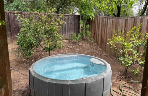 Loomis House | Auburn Sacramento close- 3+Loft room, hot tub