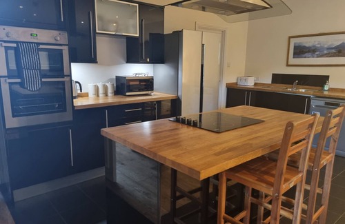 Arden Cottage | Auchendennan Farm Cottage - sleeps 6 guests in 3 bedrooms