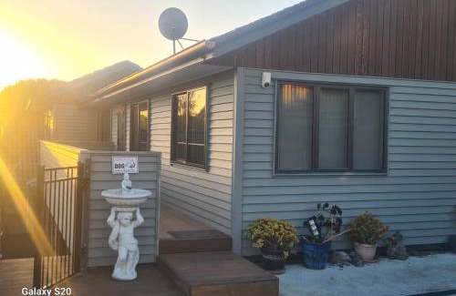 Papatoetoe House | Auckland airport holiday home in the greens