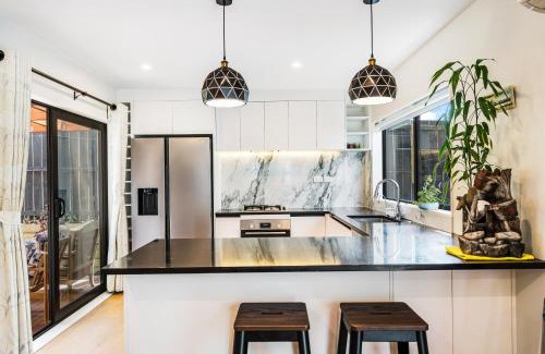 Greenlane - Ellerslie Villa | Auckland Golden Phoenix Holiday Homes