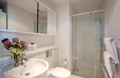 Auckland Central Business District Apartment | Auckland Harbour Suites