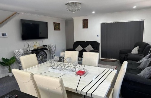 Papatoetoe House | Auckland Holiday in the Golden Circle