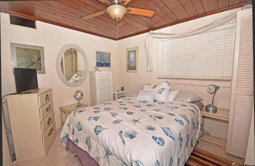 Englewood House | Audreys Paradise 8434