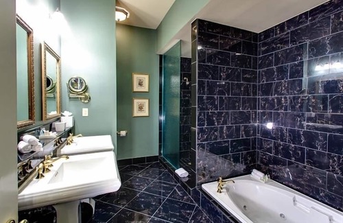 French Quarter Hotel | Audubon Cottages