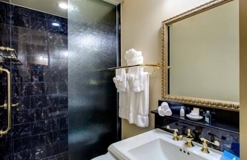 French Quarter Hotel | Audubon Cottages
