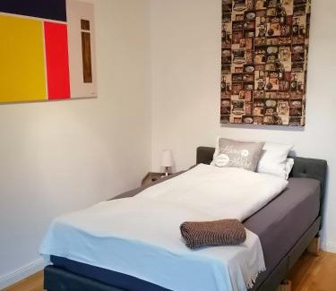 Hitdorf Apartment | AufmLohr - Appartement mit 3 Schlafzimmern - in Leverkusen Hitdorf - Private Parkplätze vorhanden-