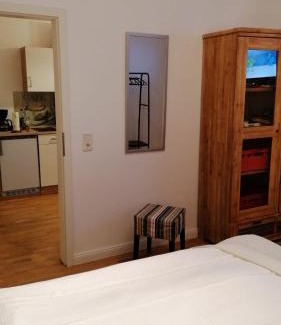 Hitdorf Apartment | AufmLohr - Appartement mit 3 Schlafzimmern - in Leverkusen Hitdorf - Private Parkplätze vorhanden-