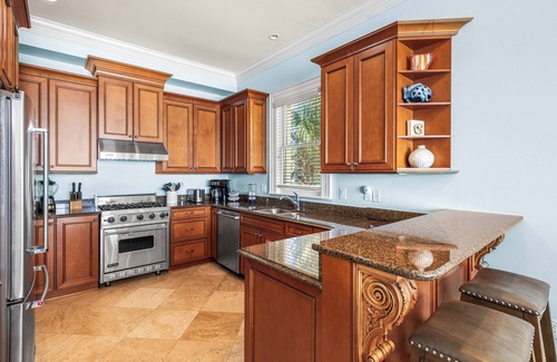 Delos House | Aug-Oct Reduced!*On Beach*2 Pools*Elevator!