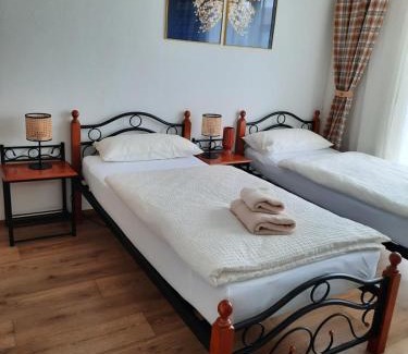 Haunstetten-Siebenbrunn Apartment | Augsburg!Möblierte Appartment!