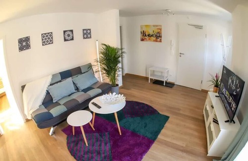 Lechhausen-Ost Apartment | ☆ AUGSBURG'S BIGGEST | 4 Bedrooms|Parking|Kitchen
