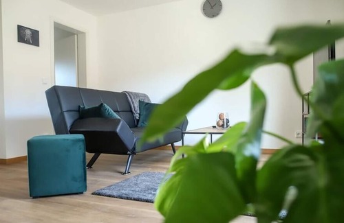 Lechhausen-Ost Apartment | ☆ AUGSBURG'S BIGGEST | 4 Bedrooms|Parking|Kitchen