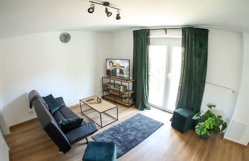 Lechhausen-Ost Apartment | ☆ AUGSBURG'S BIGGEST | 4 Bedrooms|Parking|Kitchen