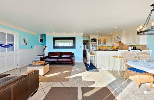 Sunset Beach House | August 10% OFF - Waterfront Beach Home w/Amazing Views, Jacuzzi + Deck