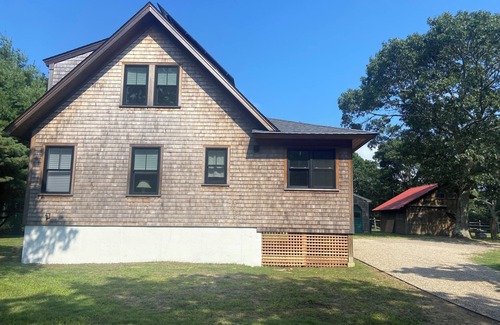 West Tisbury House | August 17-31 avail at this West Tisbury home on Martha’s Vineyard! Fair Week!