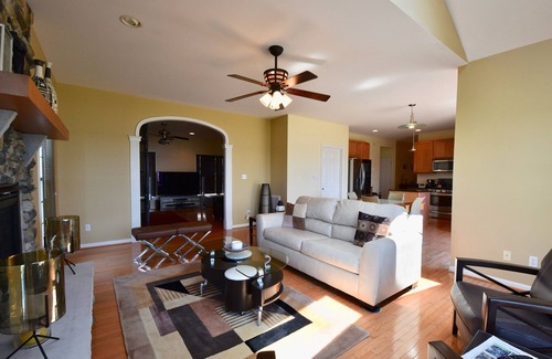Royal Oak House | AUGUST Bookings, 15% Off. Near St.Michaels/Easton Waterfront, Dock,Hot Tub.