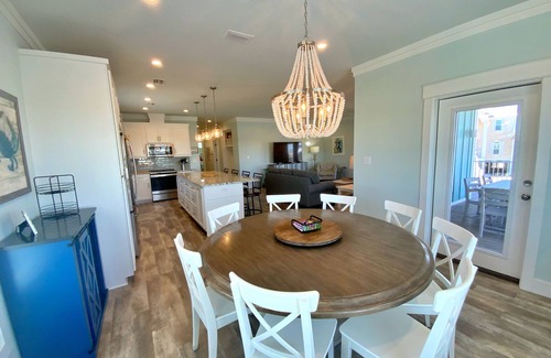 Morgantown House | August Discounted! Upscale home w/pools, tennis & views
