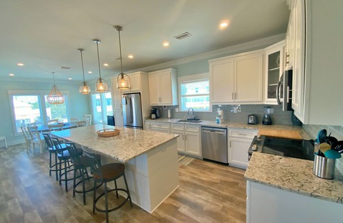Morgantown House | August Discounted! Upscale home w/pools, tennis & views