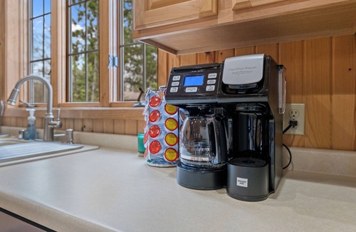 Oxford Cabin | August Inn Oxford – Rustic-modern lakefront cabin on Deep Lake, sleeps 10.