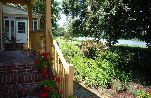 Onancock House | August & Labor Day Availability: Spend time on one of the Bay’s quiet creeks.