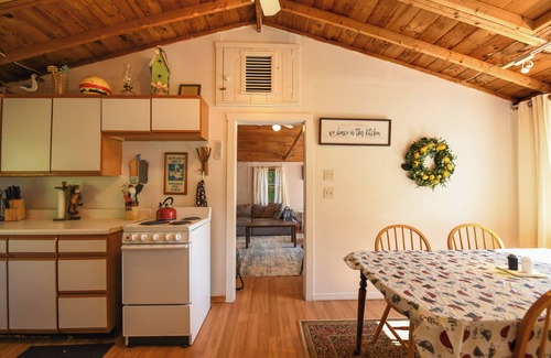Naples Cottage | *AUGUST SPECIAL* Brandy Pond oasis w/large lawn and beautiful sandy beach!