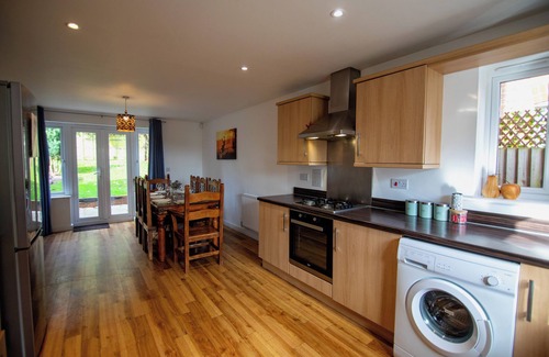 Andover House | Augusta House - Andover - Large 4 bedroom with garden, near centre