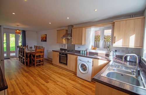 Andover House | Augusta House - Andover - Large 4 bedroom with garden, near centre