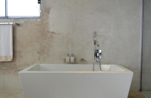 Eldoraigne House | Augusta Palms - White Room