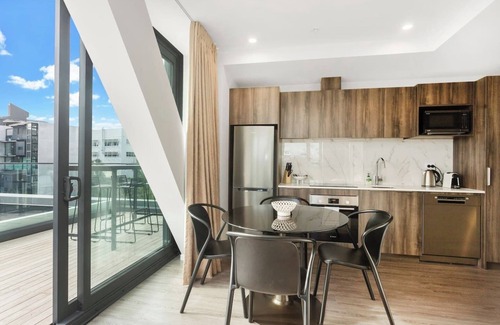 Parnell Apartment | Augustus Haven Apartment with Parking and Air-Con