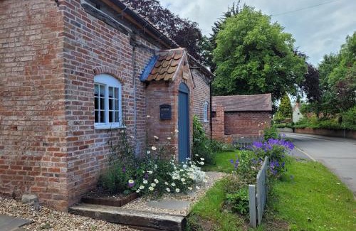 Kneesall House | Auld Cottage