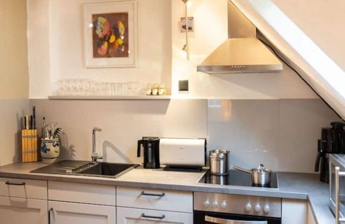 Ediger House | Aunt Agnes House 8 person house with covered courtyard and barbecue